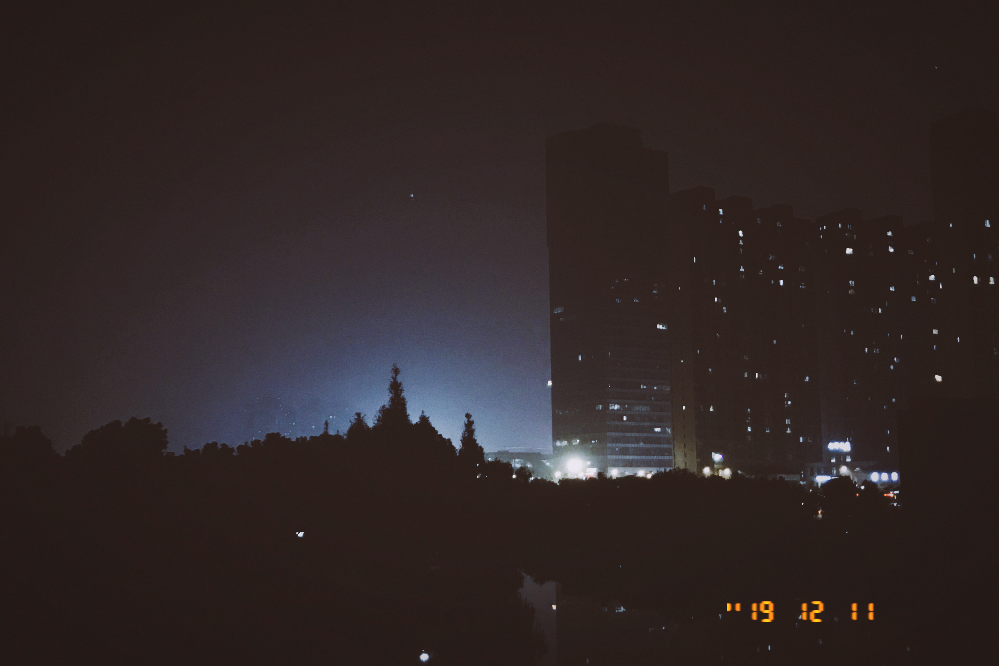 隐约